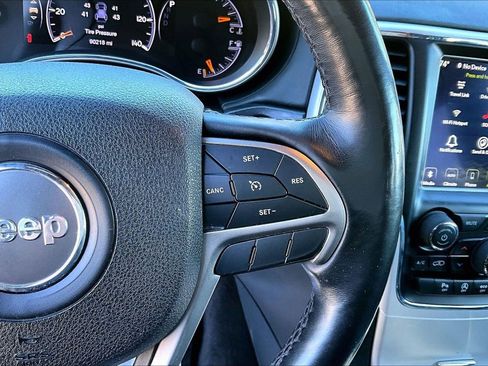 Used 2018 Jeep Grand Cherokee Limited image 12