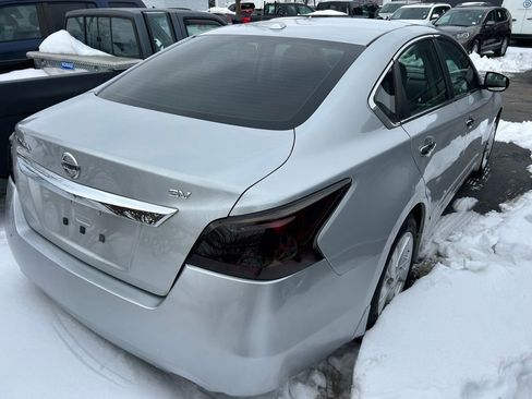 Used 2015 Nissan Altima 2.5 SV w/ Convenience Package image 4