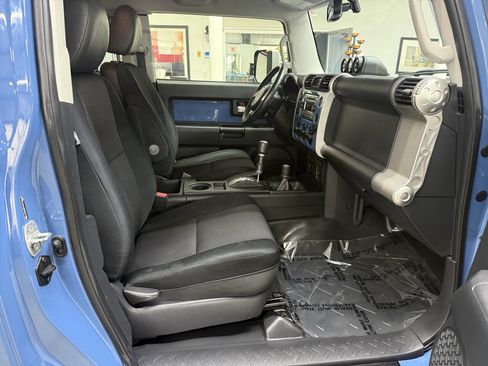 Used 2012 Toyota FJ Cruiser 4WD w/ Upgrade Pkg image 17
