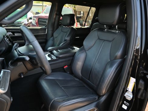 Used 2022 Jeep Wagoneer Series II AWD/4WD image 16