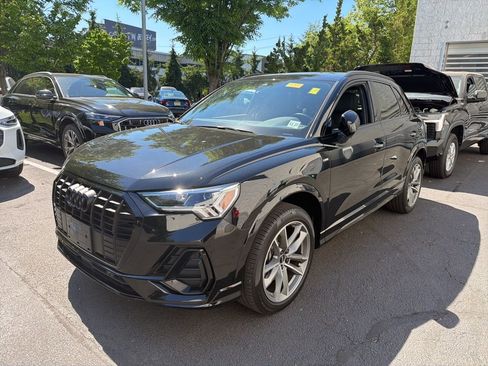 Used 2023 Audi Q3 2.0T Premium w/ Black Optic Sport Package AWD/4WD image 1