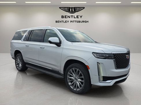 Used 2022 Cadillac Escalade ESV Premium Luxury image 3