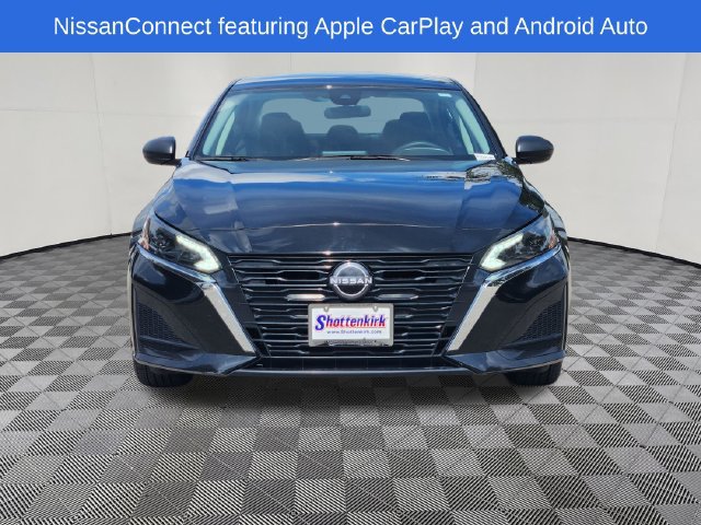 Used 2025 Nissan Altima 2.5 SV FWD image 2