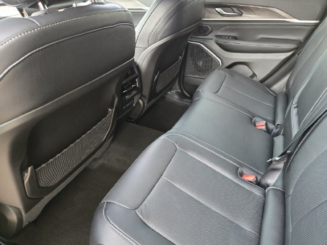 New 2027 Jeep Grand Cherokee Limited AWD/4WD image 21