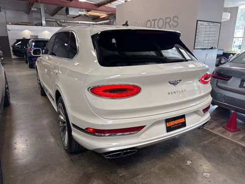 Used 2023 Bentley Bentayga Extended Wheelbase AWD/4WD image 8