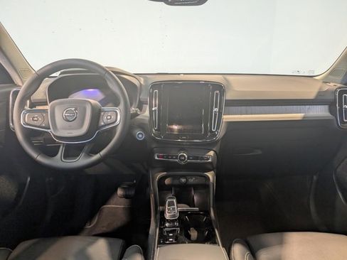 Used 2024 Volvo XC40 B5 Plus image 15