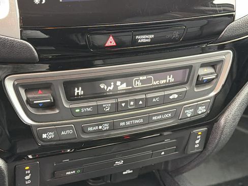 Used 2018 Honda Pilot Touring image 14