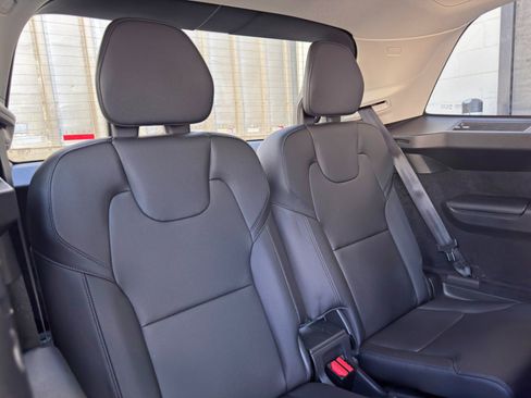 Used 2017 Volvo XC90 T6 Momentum w/ Vision Package AWD/4WD image 38