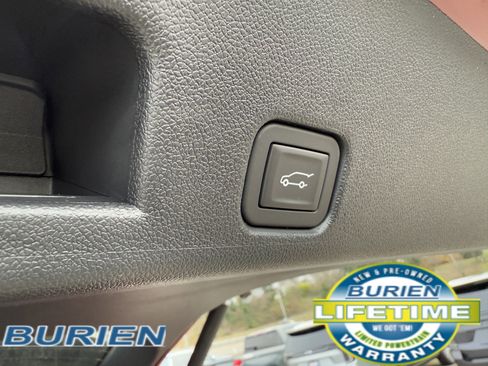 New 2025 Chevrolet Traverse LT image 33