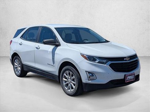 Used 2021 Chevrolet Equinox LS FWD image 3