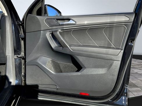 Used 2022 Volkswagen Tiguan SE image 23