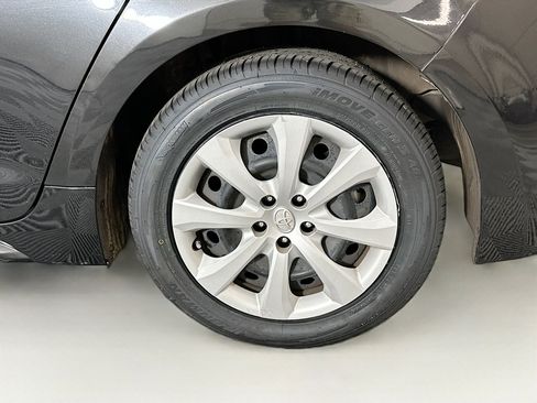 Used 2021 Toyota Corolla LE FWD image 11