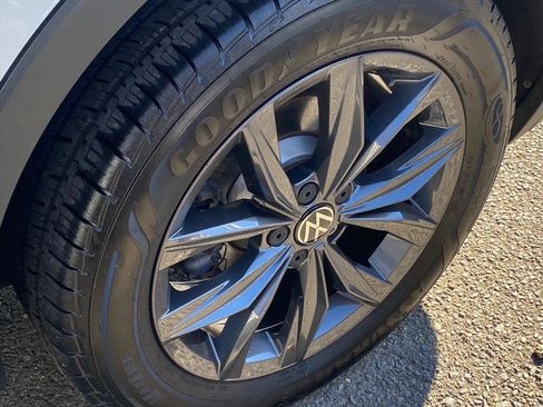Certified 2022 Volkswagen Tiguan SE image 20