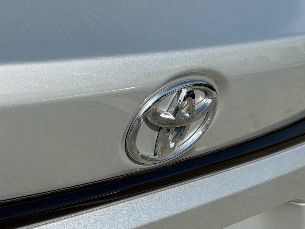 Used 2021 Toyota Corolla LE FWD image 15