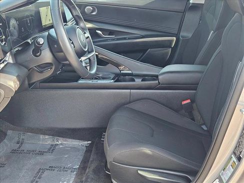 Used 2025 Hyundai Elantra SEL FWD image 17