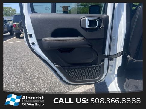 Used 2022 Jeep Gladiator Overland AWD/4WD image 14