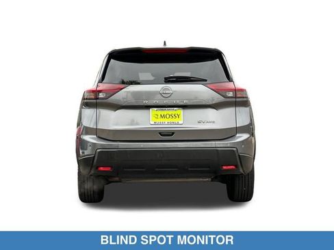 Used 2024 Nissan Rogue SV AWD/4WD image 6