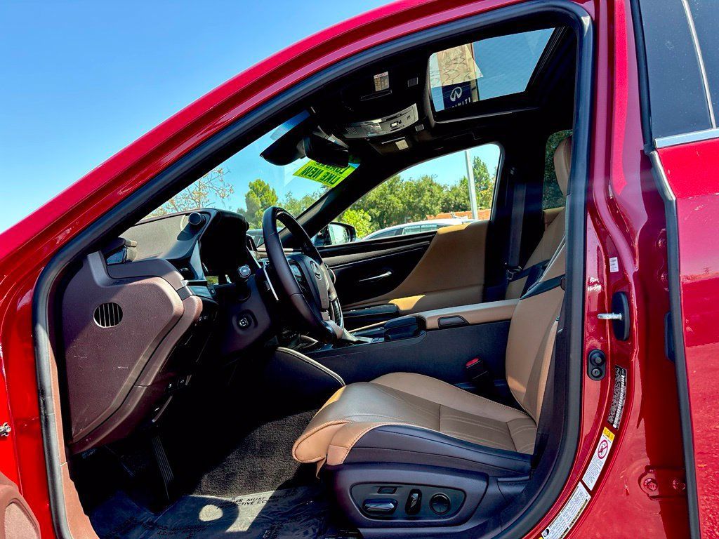 Used 2019 Lexus ES 300h w/ Accessory Package 2 FWD image 10