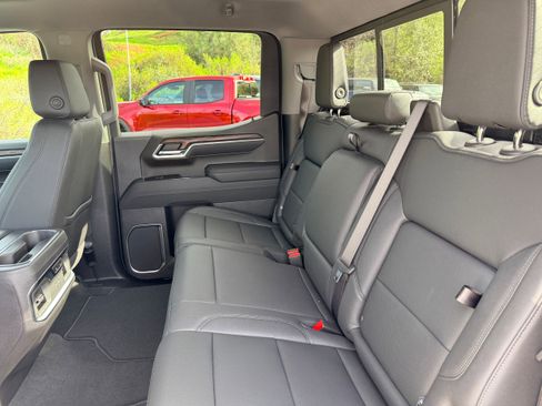 New 2026 GMC Sierra 1500 SLT w/ SLT Premium Package image 8