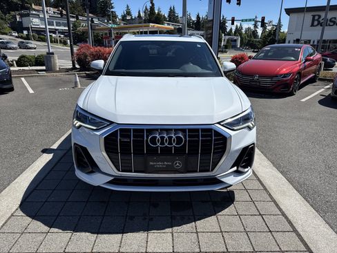 Used 2020 Audi Q3 2.0T Premium Plus w/ Premium Plus Package AWD/4WD image 2