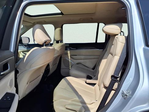 Used 2022 Jeep Grand Cherokee L Limited image 10