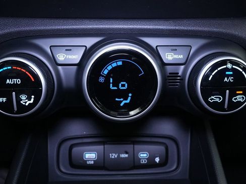 New 2026 Hyundai Venue SEL FWD image 32