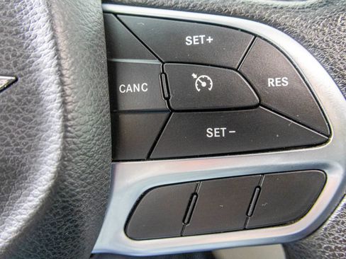 Used 2020 Chrysler Voyager LX FWD image 28