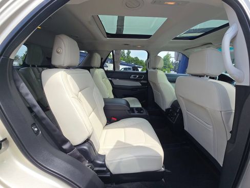Used 2017 Ford Explorer Platinum AWD/4WD image 11