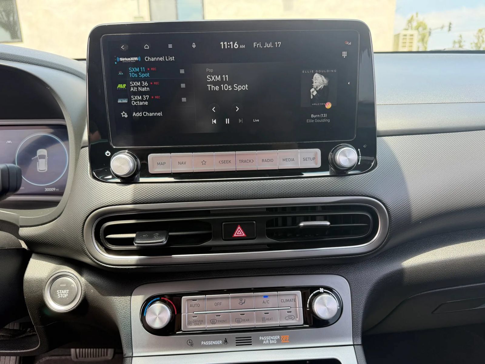 Used 2023 Hyundai Kona Limited FWD image 19
