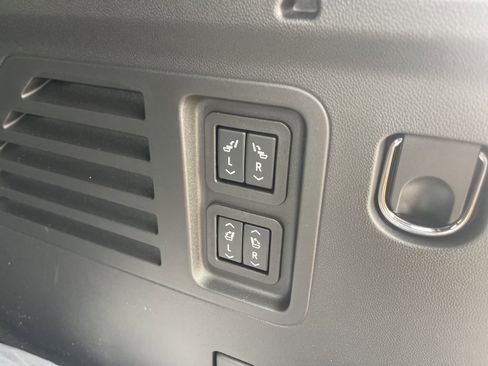 New 2026 Chevrolet Traverse High Country image 15