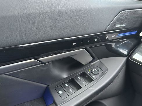 Used 2025 BMW 530i xDrive w/ Premium Package image 29