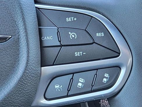 New 2026 Chrysler Pacifica Select image 33