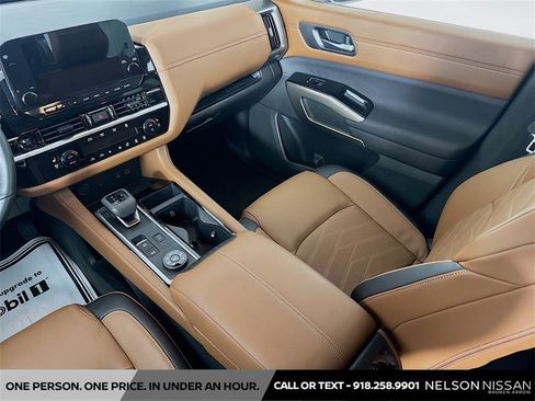 Certified 2025 Nissan Pathfinder Platinum w/ Black Appearance Package image 25