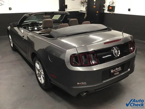 Used 2014 Ford Mustang Convertible image 7