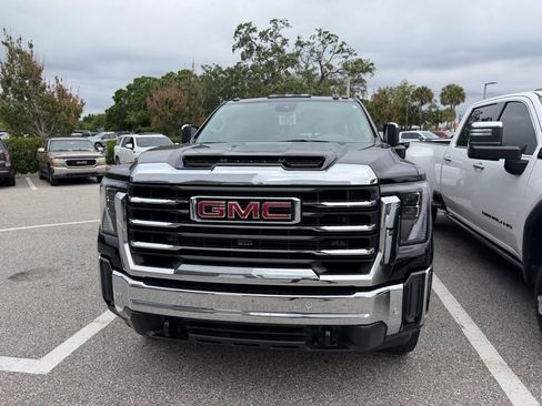 Used 2024 GMC Sierra 2500 SLT w/ SLT Premium Package AWD/4WD image 3