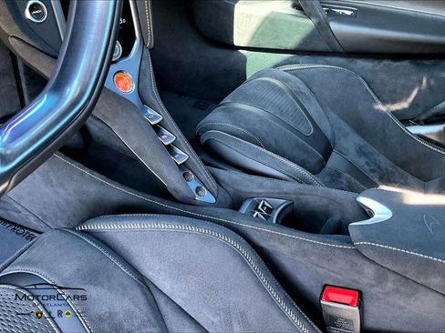 Used 2026 McLaren 750S Spider RWD image 16
