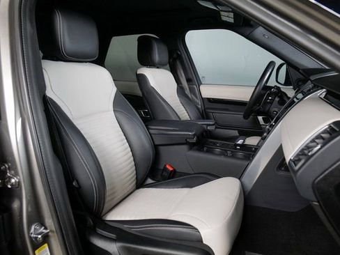 Used 2023 Land Rover Discovery S R-Dynamic image 3