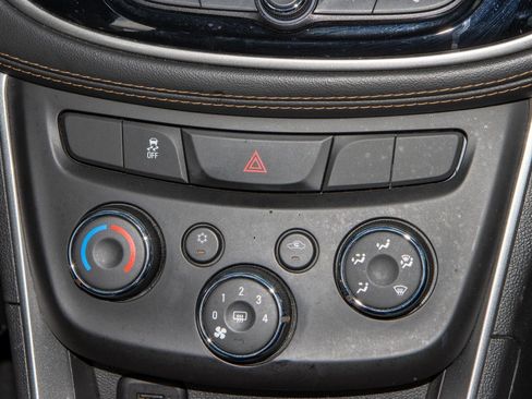 Used 2020 Chevrolet Trax LS image 21