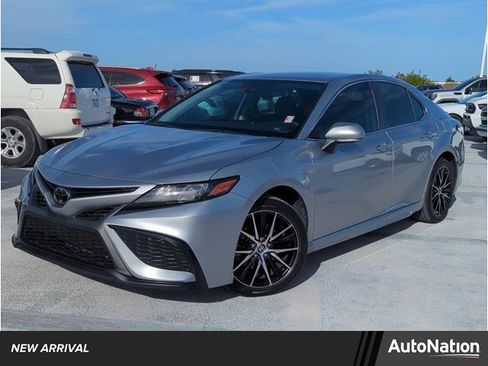 Used 2024 Toyota Camry SE image 1