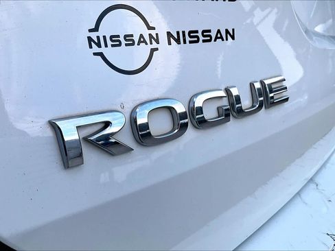 Used 2017 Nissan Rogue S w/ Appearance Package FWD image 10