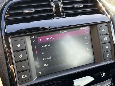 Used 2017 Jaguar XE Premium image 12