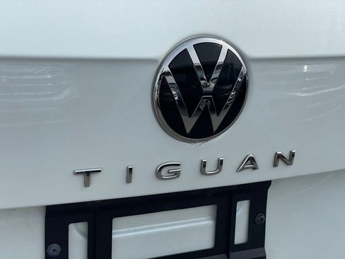 Used 2023 Volkswagen Tiguan SE R-Line image 34