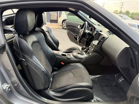 Used 2015 Nissan 370Z Touring RWD image 11