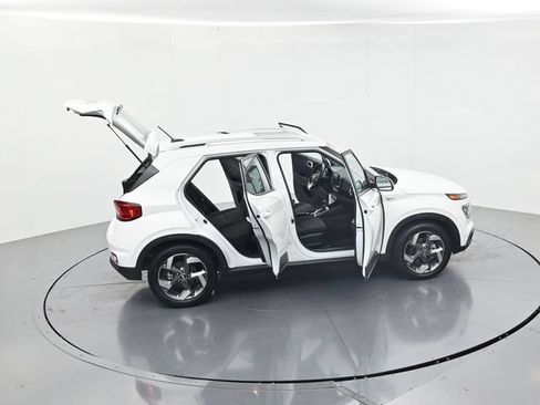 Used 2024 Hyundai Venue SEL FWD image 46