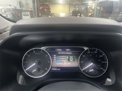 Used 2023 Nissan Rogue SV image 25