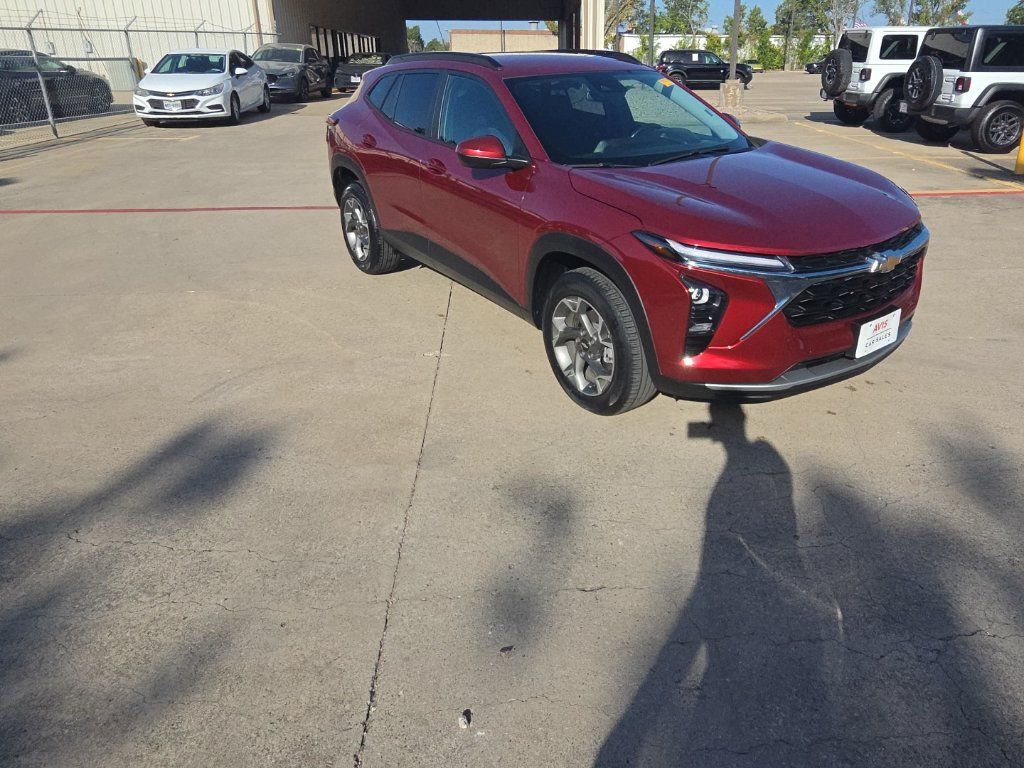 Used 2025 Chevrolet Trax LT w/ LT Convenience Package FWD image 6