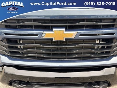 Used 2025 Chevrolet Silverado 2500 Custom w/ Custom Value Package image 10