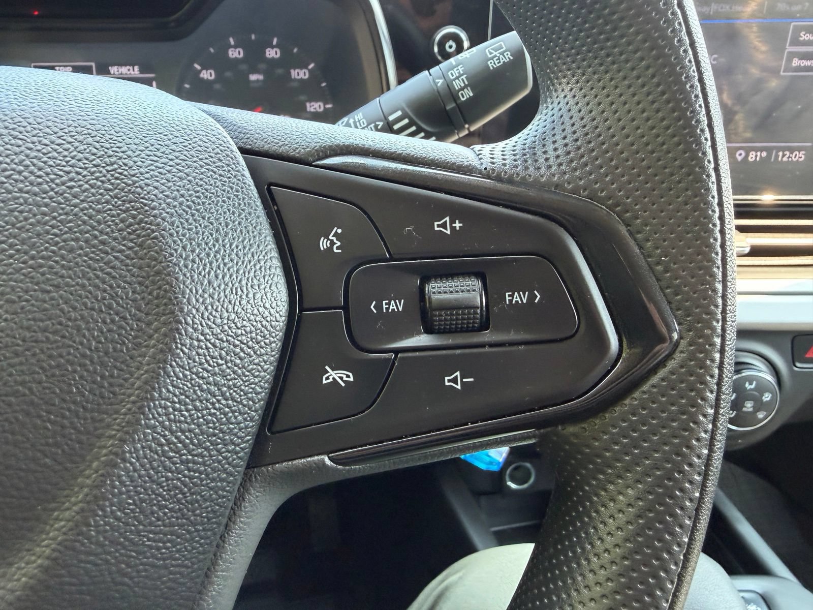 Used 2024 Chevrolet Trax LS w/ LS Convenience Package FWD image 15