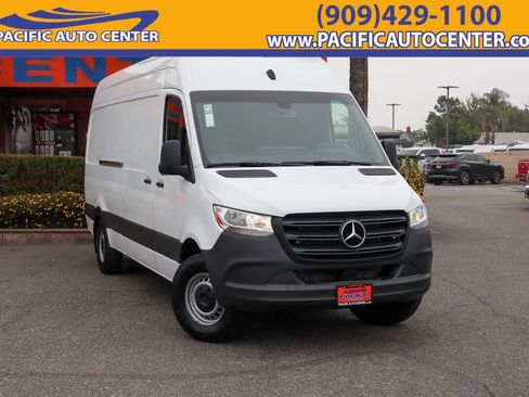Used 2022 Mercedes-Benz Sprinter 2500 image 1