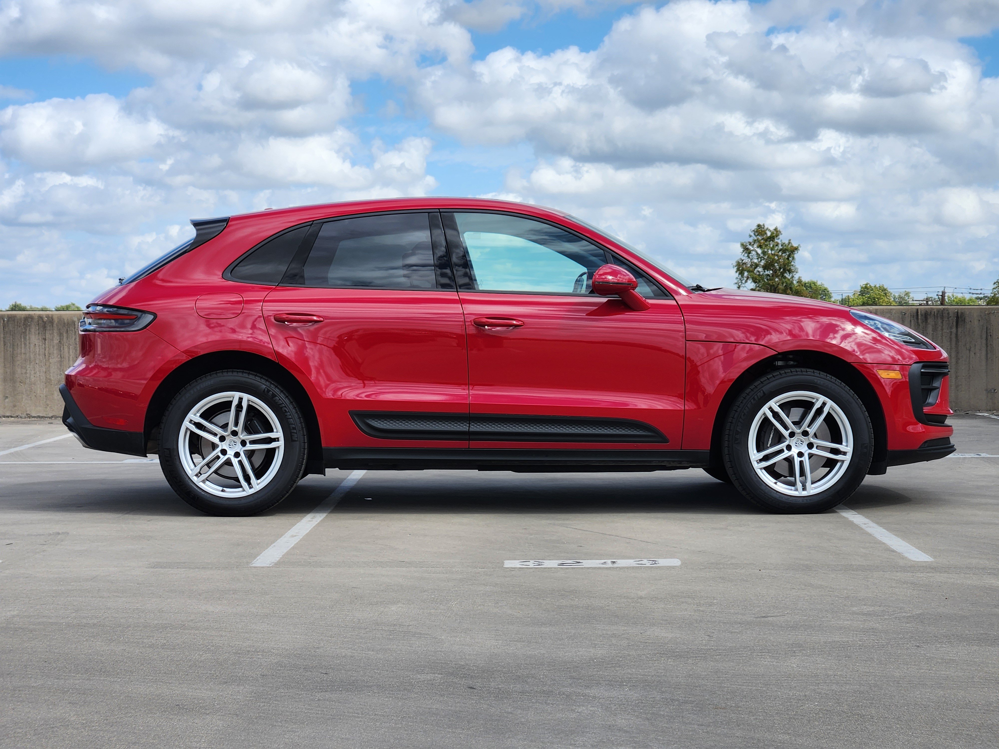 Certified 2026 Porsche Macan AWD/4WD image 9